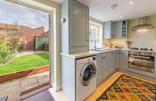 Wells-next-the-Sea Cottage | 1 Honeymoon Row, Wells-next-the-Sea, Norfolk