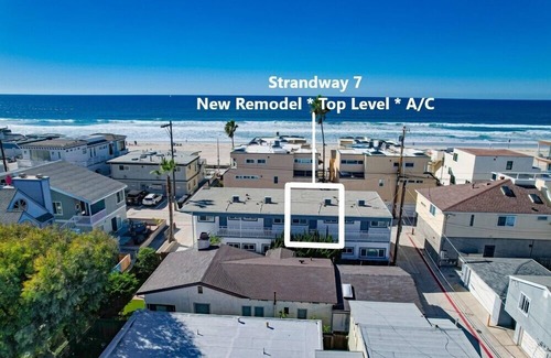 Mission Beach Condo | 1 House to Beach * New Remodel * Top Level * A/C