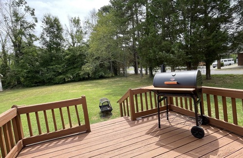 Lexington House | 1 king/2queen bd home next to big park