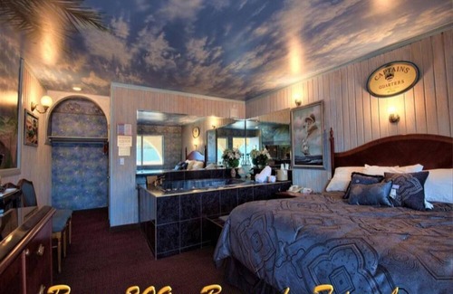 Yucca Valley Hotel | 1 King Bed Jetted Tub Non-Smoking(Theme3 - Swimmers Paradise or Tahiti)