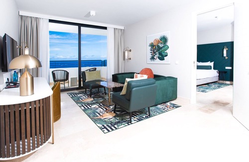 Otrobanda Villa | 1 king bed ocean view junior suites