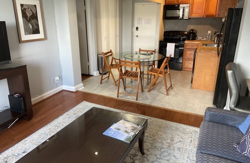 Downtown Atlanta Condo | 1 King BR Downtown ATL with FREE Parking