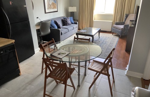 Downtown Atlanta Condo | 1 King BR Downtown ATL with FREE Parking