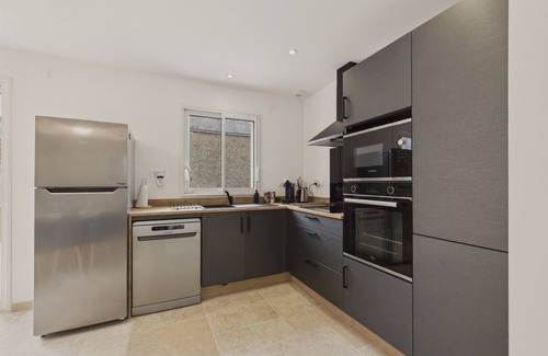 Penvins Ski Chalet | 1 km from the beach – House for 7 adults & 3 children