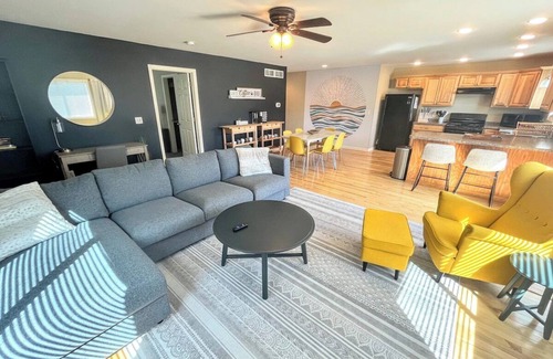 Como House | #1 - Magnolia · LARGE 5 Bed Lake Geneva Home 4 Blocks from Lake!