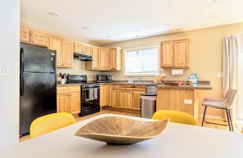Como House | #1 - Magnolia · LARGE 5 Bed Lake Geneva Home 4 Blocks from Lake!