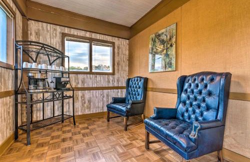 Hot Springs House | 1 Mi to Bathhouse Row Bright Hot Springs Home!