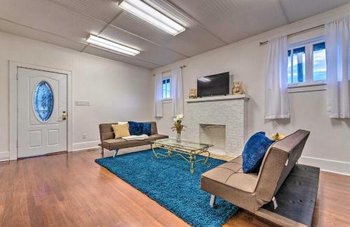 Hot Springs House | 1 Mi to Bathhouse Row Bright Hot Springs Home!