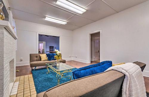 Hot Springs House | 1 Mi to Bathhouse Row Bright Hot Springs Home!