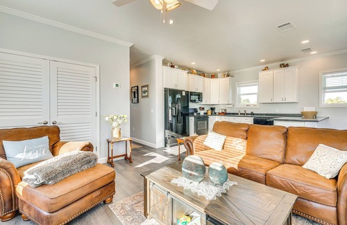 Truckland House | 1 Mi to Beach Access: Home w/Porch in Fort Myers!