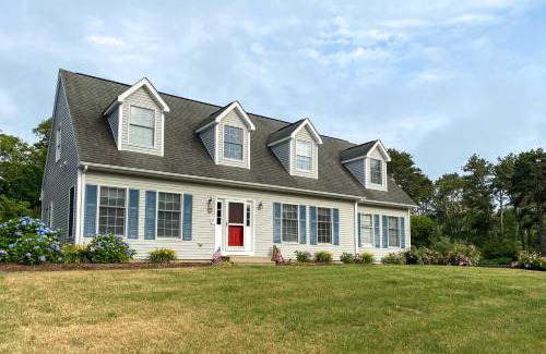 South Chatham House | 1 Mi to Beach Home with Fire Pit and BBQ in Cape Cod!