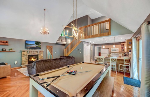 Thornhurst House | 1 Mi to Beach: Pocono Lake Chalet w/Decks