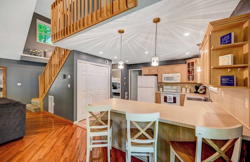 Thornhurst House | 1 Mi to Beach: Pocono Lake Chalet w/Decks
