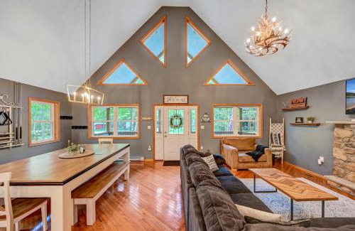 Thornhurst House | 1 Mi to Beach Pocono Lake Chalet with Decks