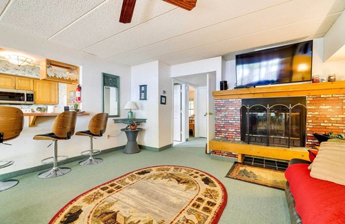 Lake Harmony Condo | 1 Mi to Big Boulder: Lakefront Unit w/Pool Access