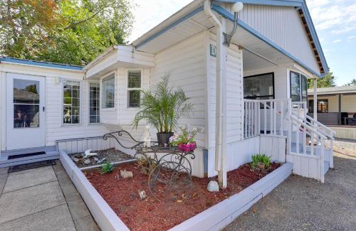 Birch Bay House | 1 Mi to Birch Bay SP! Cozy Cabin with Pool Access