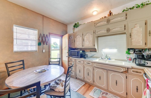 Kingston House | 1 Mi to Boat Ramp: Lake Texoma Getaway w/Deck