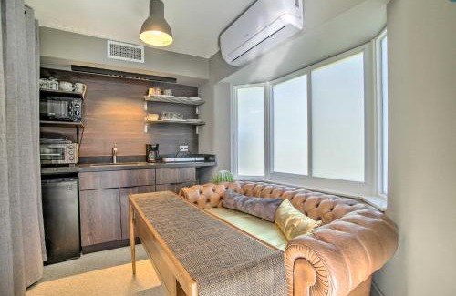 The Cove Apartment | 1 Mi to Deerfield Beach Stylish Studio with Pool!