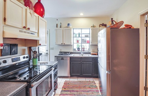 Donelson House | 1 Mi to Donelson Station: Artsy Family Retreat