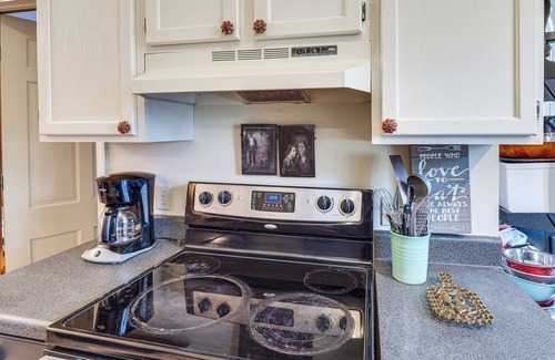 Donelson House | 1 Mi to Donelson Station: Artsy Family Retreat