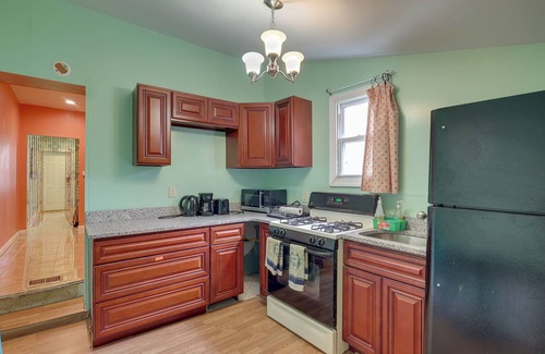 Wilmington House | 1 Mi to Downtown: Colorful Wilmington Townhome!
