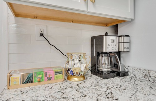 Salem Apartment | 1 Mi to Downtown: Salem Vacation Rental!