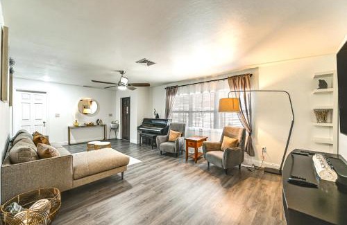 Bonita Springs House | 1 Mi to Dtwn Bonita Springs Home with Lush Yard!