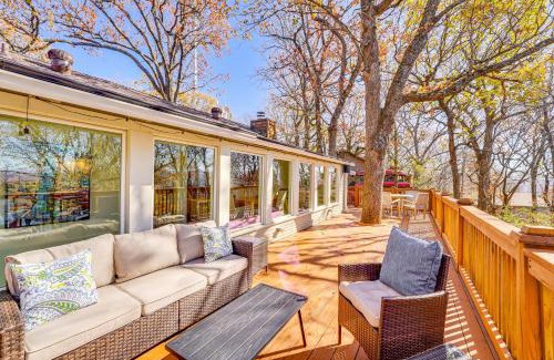 Fayetteville House | 1 Mi to Dtwn Fayetteville Home with Fenced Yard