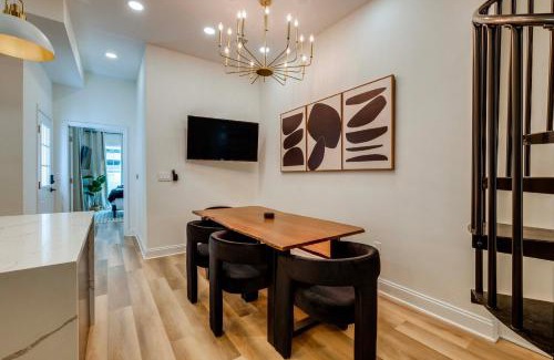 Church Hill House | 1 Mi to Dtwn Hot Tub Haven in Richmond!