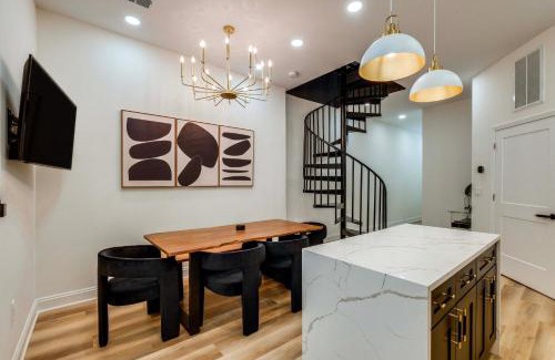 Church Hill House | 1 Mi to Dtwn Hot Tub Haven in Richmond!
