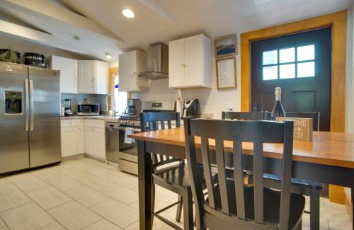East Chop House | 1 Mi to Ferry Terminal Oak Bluffs Family Retreat!
