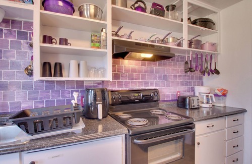 Lawton Cottage | 1 Mi to Fort Sill: Pet-Friendly Gem in Lawton