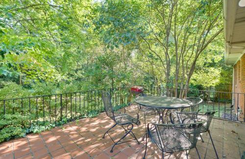 Green Valley House | 1 Mi to Friendly Center Greensboro Family Home