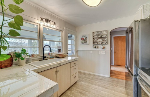 Franklin House | 1 Mi to Historic District: Mtn-View Franklin Home