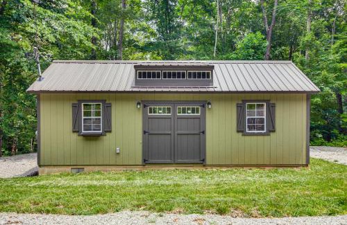 Byrdstown Apartment | 1 Mi to Lake Charming Byrdstown Retreat with Deck!