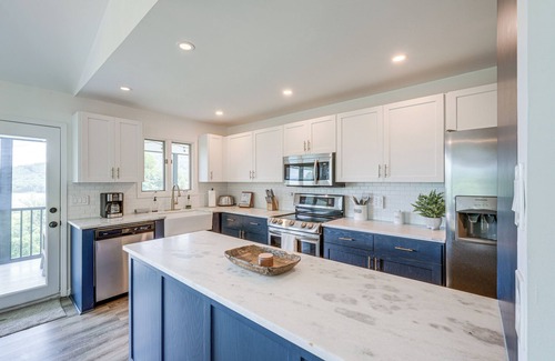 Young Harris House | < 1 Mi to Lake Chatuge: Home w/Mtn & Water Views!