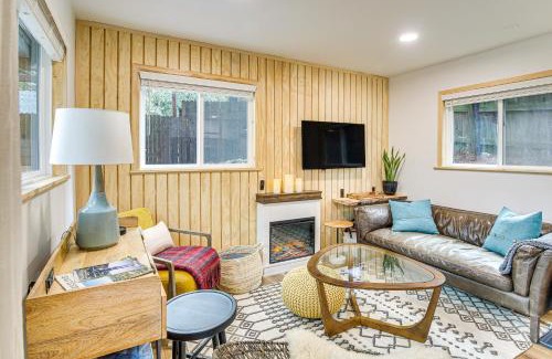 Crestline Apartment | 1 Mi to Lake Crestline Cabin with Private Hot Tub!