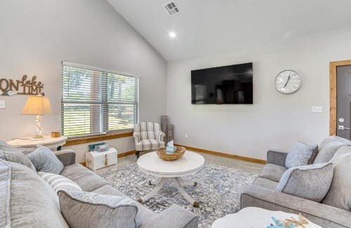 Kingston House | 1 Mi to Lake Texoma Family Retreat with Yard