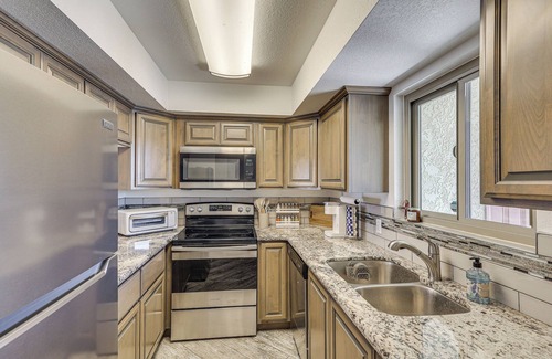 Lake Havasu City Condo | 1 Mi to Lake Havasu: Outdoor Rec Hub w/Views!