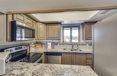 Lake Havasu City Condo | 1 Mi to Lake Havasu: Outdoor Rec Hub w/Views!