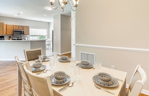Red Hill Condo | < 1 Mi to Legends Golf Resort: Condo w/Pool!
