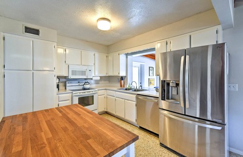 Laurel House | 1 Mi to Nokomis Beach: Home w/EV Charger