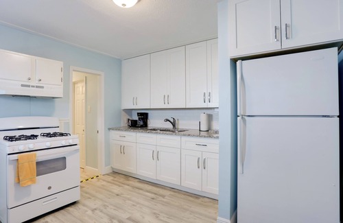 Parrot Cove Apartment | 1 Mi to Ocean Access: Lake Worth Beach Rental