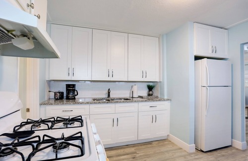 Parrot Cove Apartment | 1 Mi to Ocean Access: Lake Worth Beach Rental