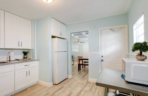 Parrot Cove Apartment | 1 Mi to Ocean Access: Lake Worth Beach Rental