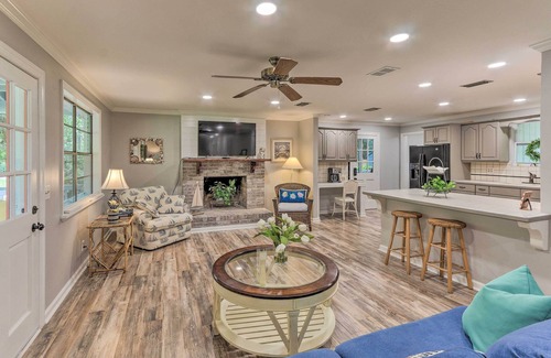 Olde Town Cottage | 1 Mi to Old Town Bluffton: Home w/Screened Porch