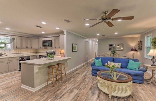 Olde Town Cottage | 1 Mi to Old Town Bluffton: Home w/Screened Porch