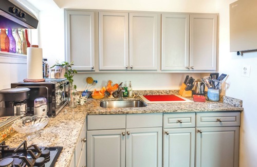 Old Town Alexandria House | 1 Mi to Old Town: Historic Area Gem in Alexandria