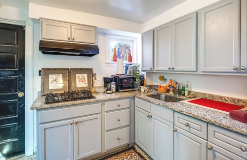 Old Town Alexandria House | 1 Mi to Old Town: Historic Area Gem in Alexandria