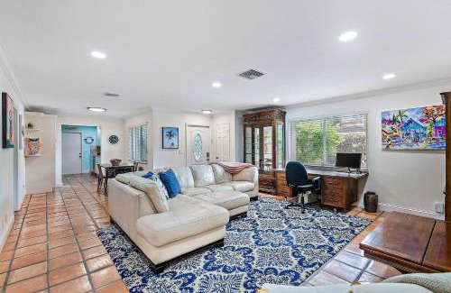 Parrot Cove House | 1 Mi to Shore Pet-Friendly Lake Worth Beach Home!